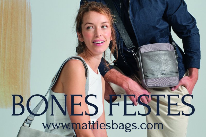 Les carrosses de Gata omplin el recorregut d’enginy, confeti,… i crítiques per l’entrada de bous “sorpresa” Les carrosses de Gata omplin el recorregut d’enginy, confeti,… i crítiques per l’entrada de bous “sorpresa”